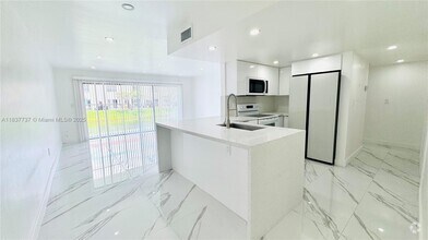 Building Photo - 9375 Fontainebleau Blvd