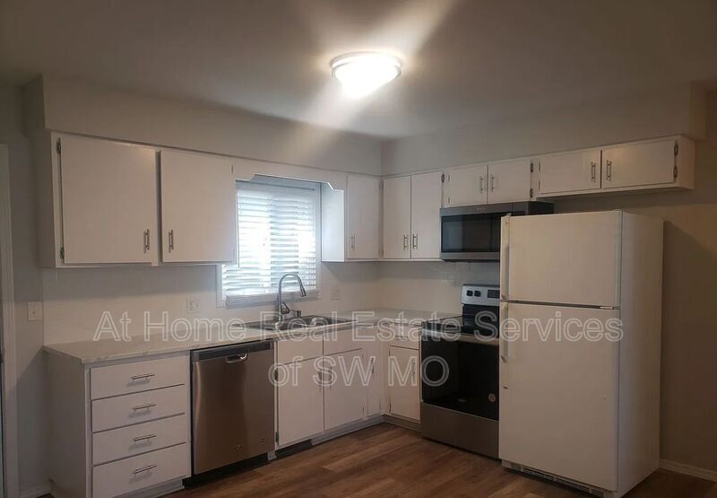 Primary Photo - 707 S Suburban Ave