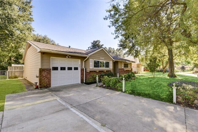 Foto del edificio - 5846 Willow Oak Dr