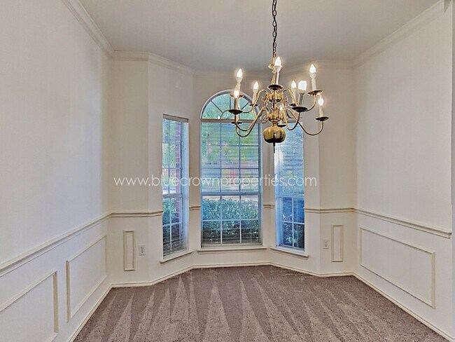 Foto del edificio - 1700 Cresthill Dr