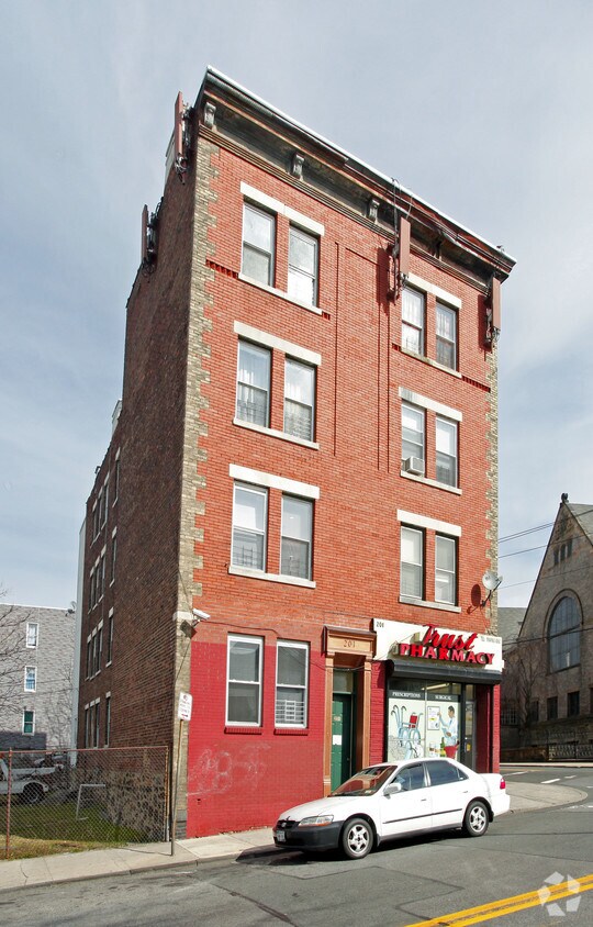Building Photo - 201 Elm St