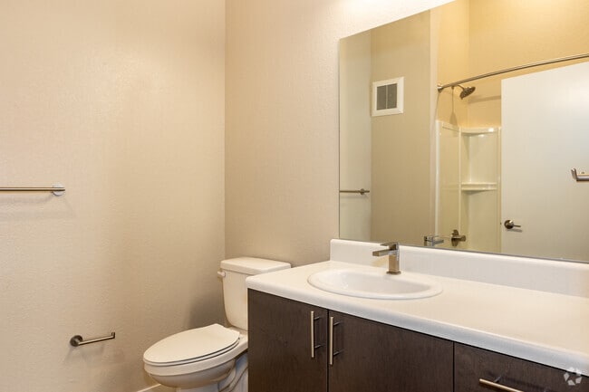 2HAB, 2BA - 903 ft² - Crossing Pointe South Apartments