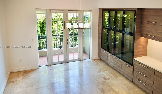 Foto del edificio - 615 Santander Ave