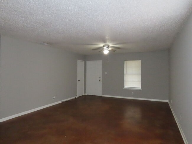 Building Photo - Cozy 2 Bedroom 1 Bath in Whitehouse