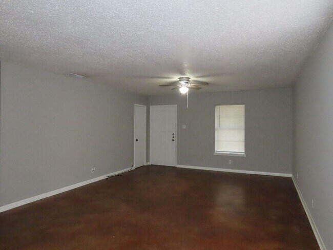 Foto del edificio - Cozy 2 Bedroom 1 Bath in Whitehouse