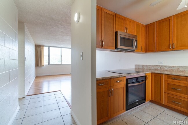 Building Photo - Salt Lake 1 BR/1BA Condo with 1 ASSIGNED P...