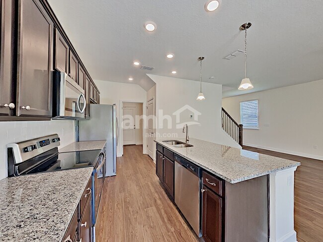 Foto del edificio - 8595 Highfield Ave