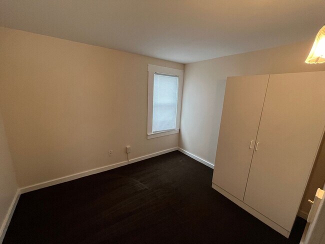 Building Photo - 144 Intervale Ave