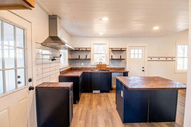 Foto del edificio - 2102 Morton Ave