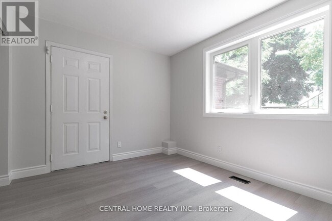 Building Photo - 19 Valleycrest Ave