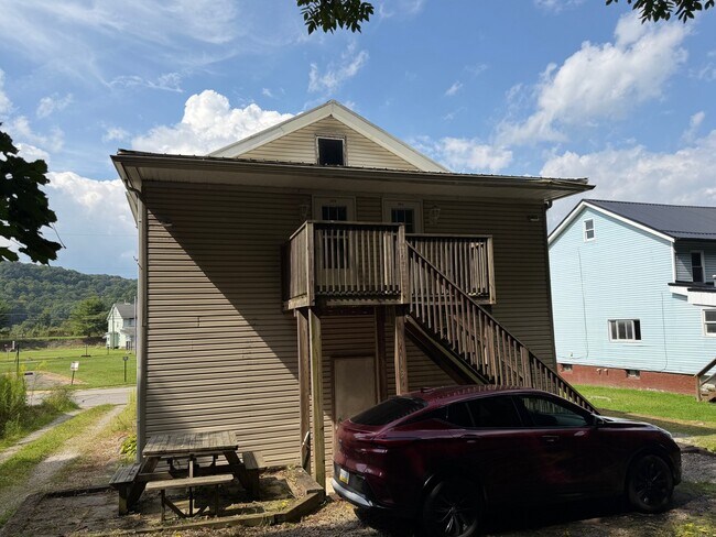 Building Photo - 326 5th Ave