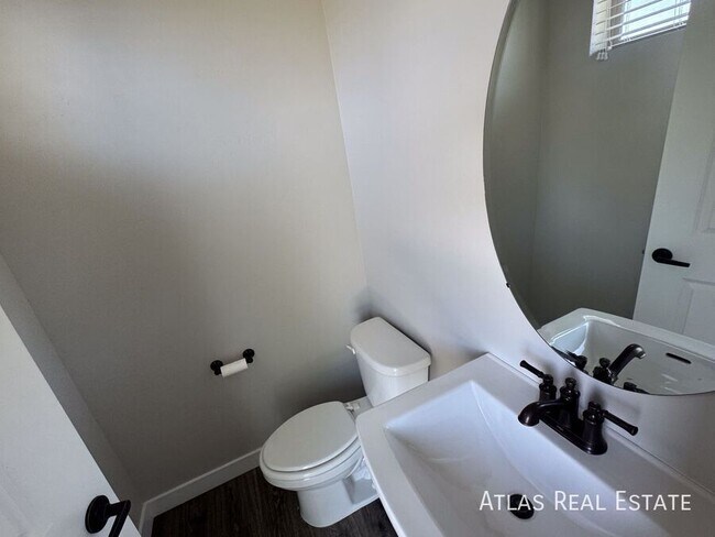 Foto del edificio - 2530 W Knights Ln