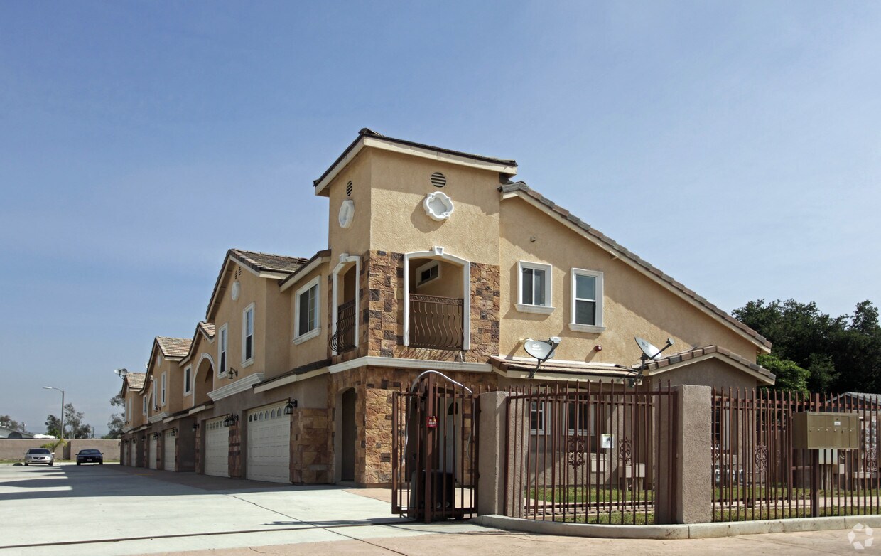 Foto principal - 16870 Reed St