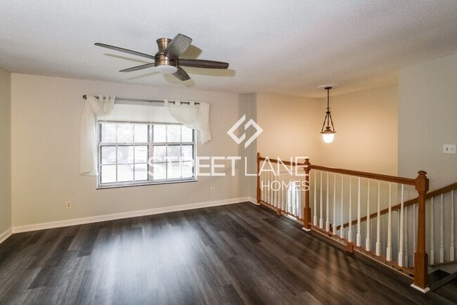 Building Photo - Charming 5 Bedroom in Knoxville, TN!!