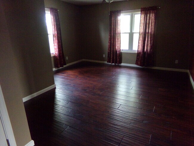 Foto del edificio - 100 N Fruitridge Ave