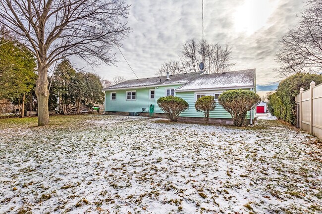 Building Photo - 80 Birch Ln