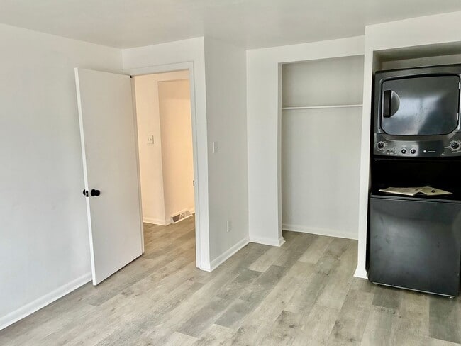 Building Photo - 4632 Friendship Ave