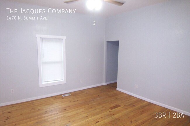 Foto del edificio - 1470 N Summit Ave