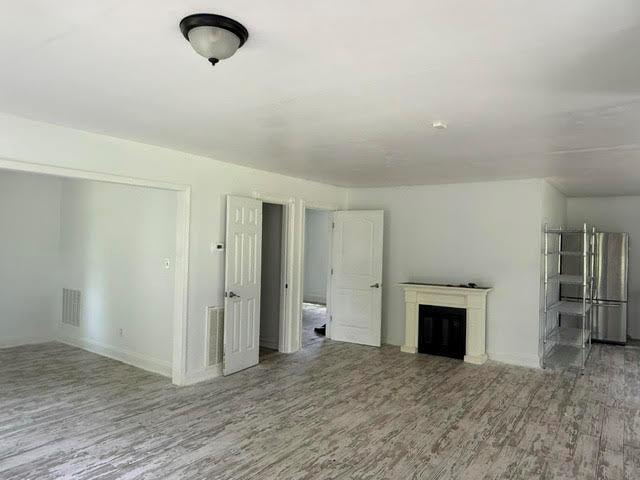 Building Photo - 210 W James Cir
