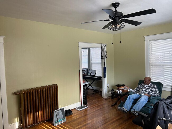 Foto del edificio - 4317 River Rd NW