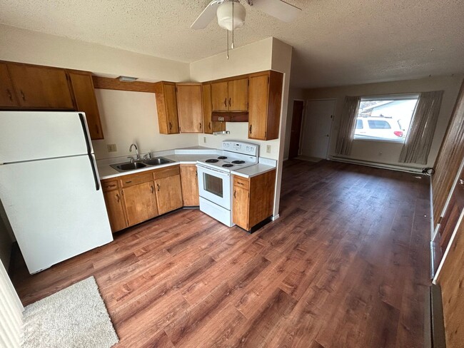 Building Photo - N. Columbus Ave Duplex - Krause