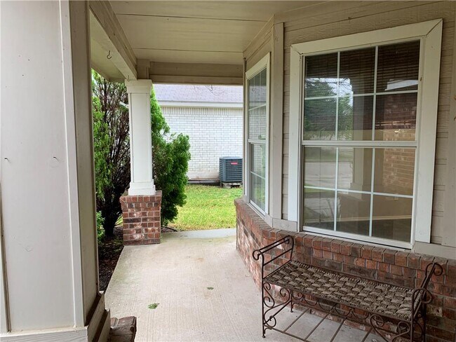 Building Photo - 1204 Bunratty Cir