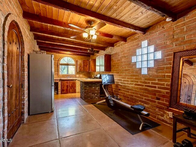 Foto del edificio - 1423 N Bryant Ave