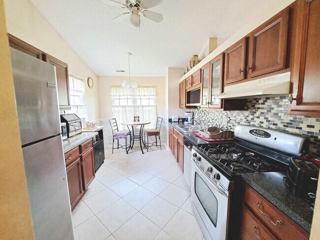 Foto del edificio - 216 Stoneybrook Ln