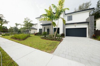 Building Photo - 13004 Davie Oaks