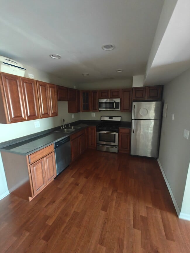 Building Photo - 631 Derry Ct