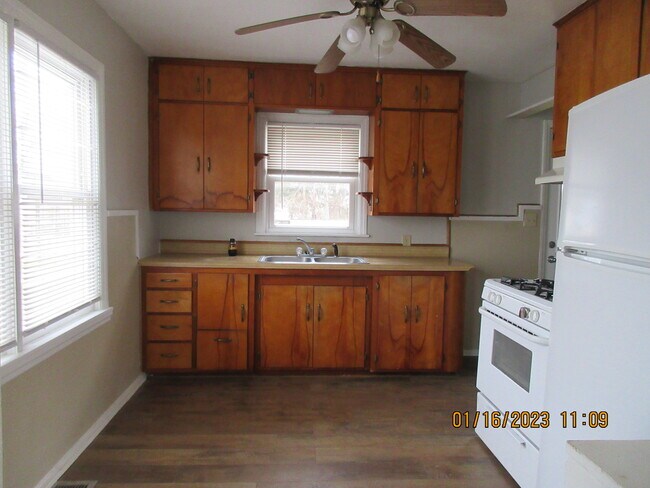 Building Photo - 2424 Van Buskirk Rd