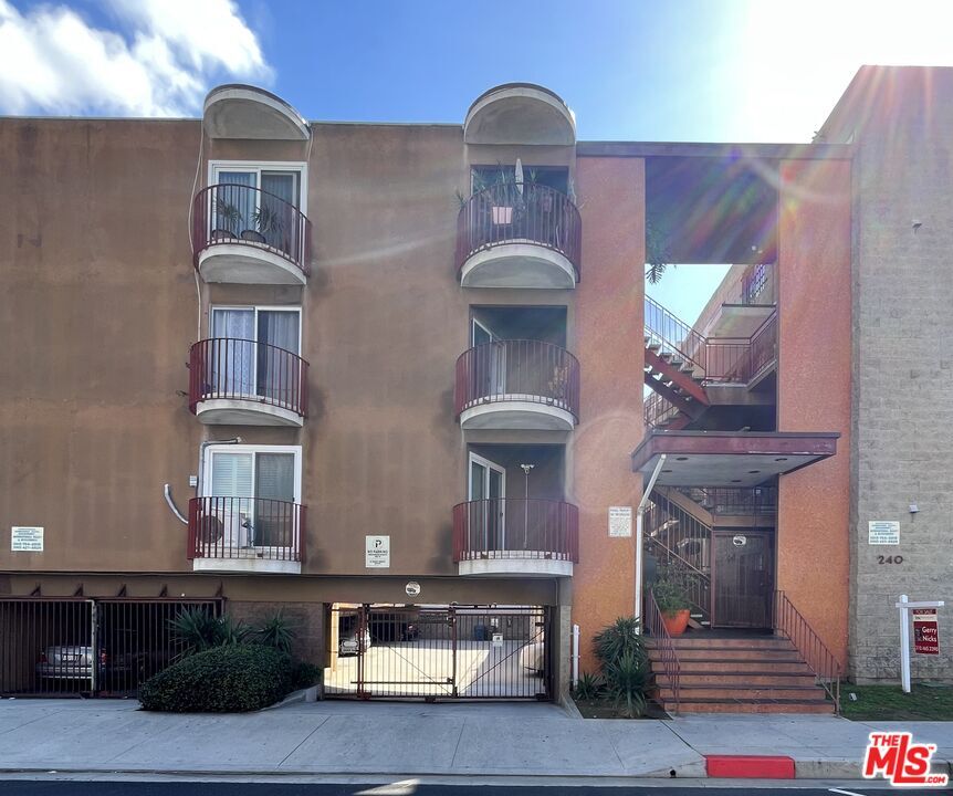 240 W Queen St Unit 1, Inglewood, CA 90301 Condo for Rent in