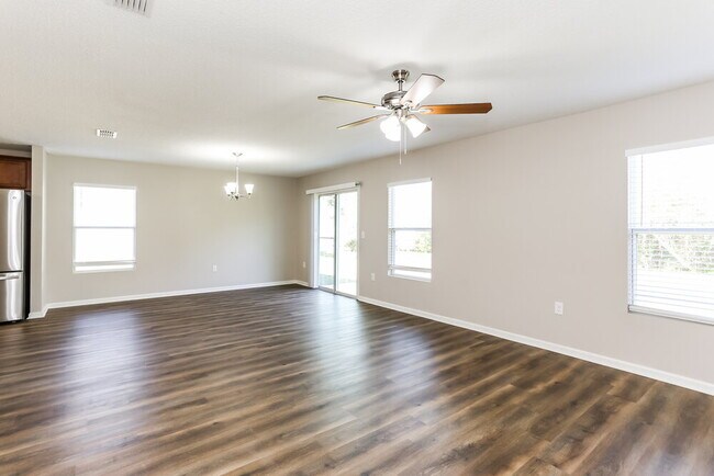 Foto del edificio - 8769 Oxfordshire Ave E