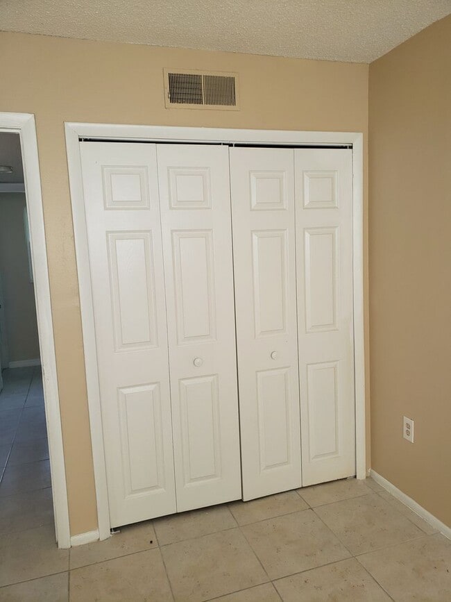 Building Photo - 834 Sky Lake Cir