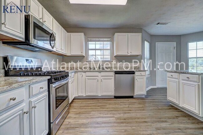 Building Photo - Now Available! 4 bedrooms 2.5 baths