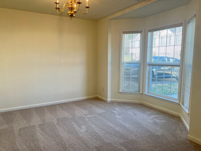 Building Photo - 3 Bed | 2.5 Bath Townhouse in Raleigh *Mov...