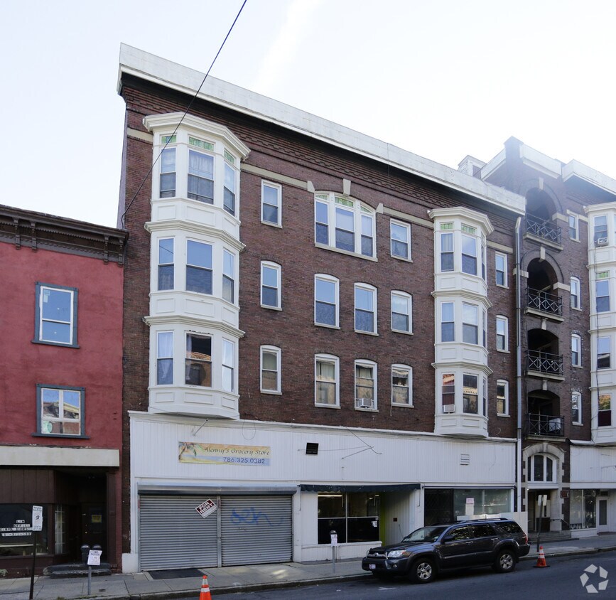 Building Photo - Saylor Apartments