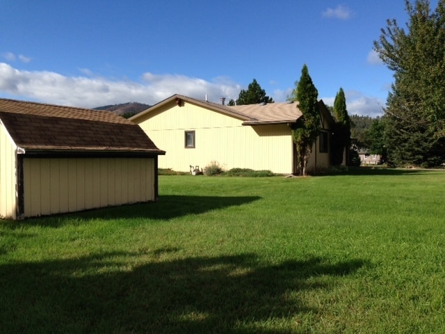 Building Photo - Cute Ranch Style Home Sitting on Over an A...