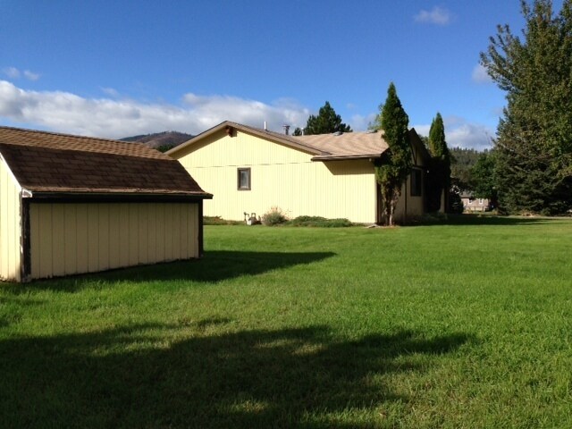 Foto del edificio - Cute Ranch Style Home Sitting on Over an A...