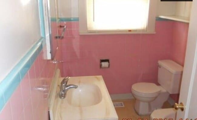 Building Photo - Perfect Midtown Location