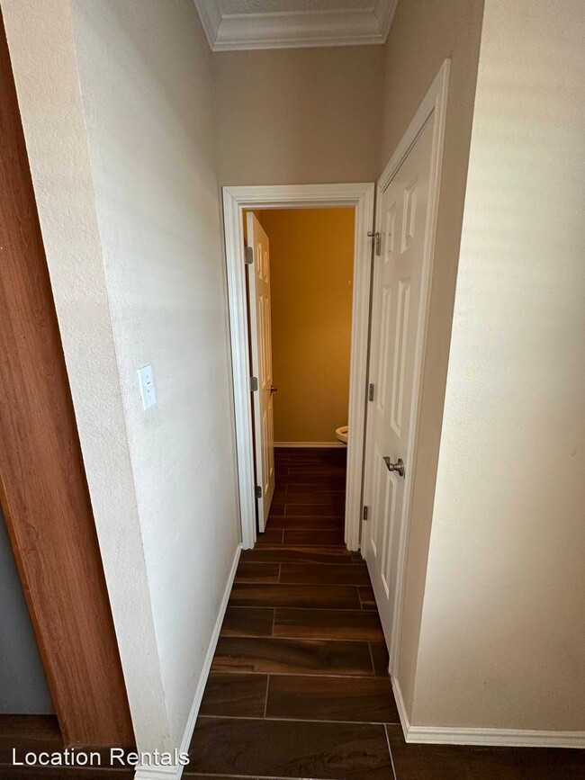 Building Photo - 2 br, 2.5 bath House - 2108 Main Street #2