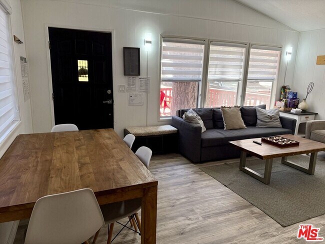 Foto del edificio - 42814 Willow Ave
