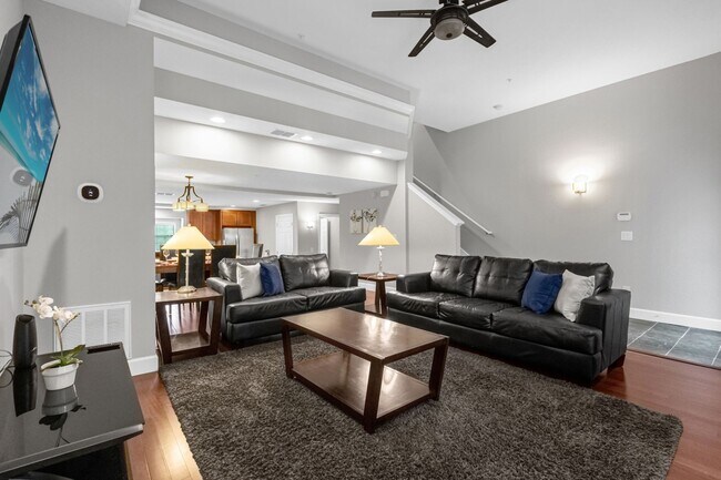 Foto del edificio - Luxury Resort Townhome Now for Lease