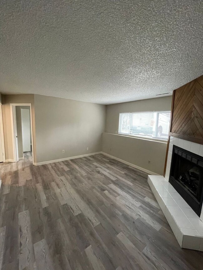 Building Photo - 435 W Van Buren St