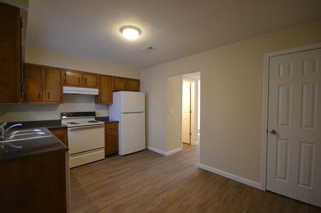 Foto del edificio - Northwood Hills 8 plex