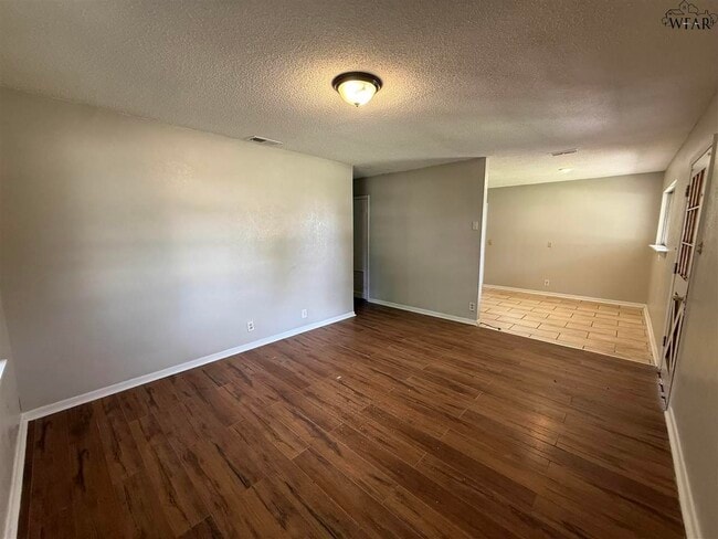 Building Photo - 4609 Meadow Lake Dr