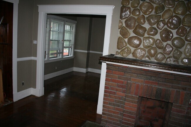 Foto del edificio - 3331 Hewitt Crescent St