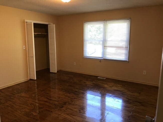 Building Photo - 107 Stanley Dr