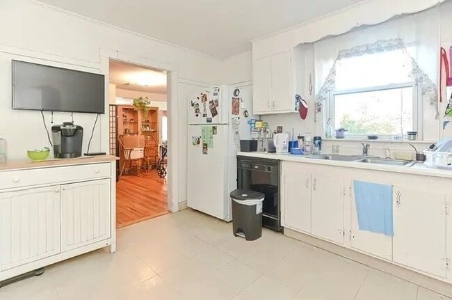 Building Photo - 36 Hollace St