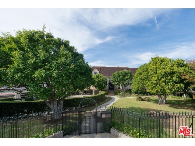 Primary Photo - 2385 Roscomare Rd